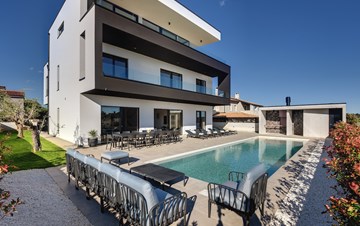 Villa moderna per 14 persone con vista mare e piscina riscaldata