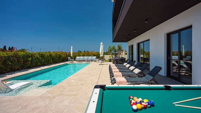 Moderne Villa für 14 Personen mit Meerblick und beheiztem Pool, 3