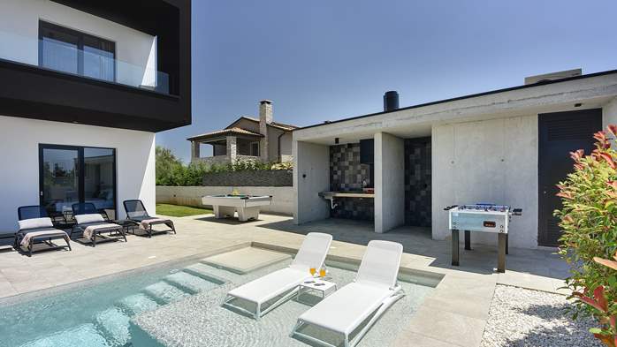 Moderne Villa für 14 Personen mit Meerblick und beheiztem Pool, 7
