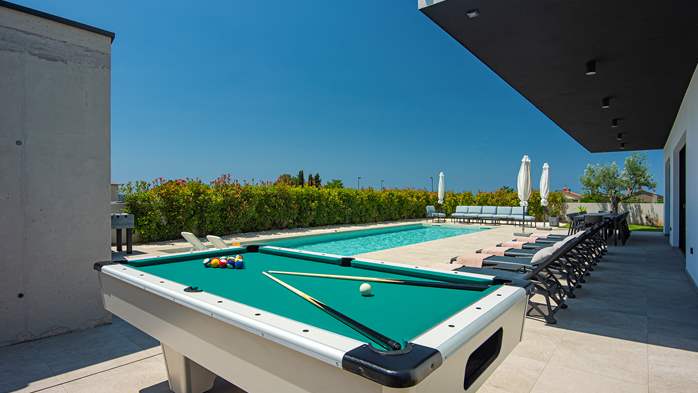 Moderne Villa für 14 Personen mit Meerblick und beheiztem Pool, 4