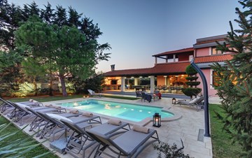 Villa a Pula con piscina privata e giardino, per 12 persone