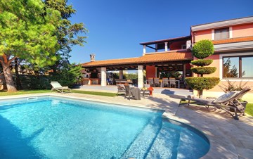 Villa in Pula with private pool and garden, for up to 12 persons