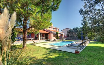 Villa in Pula with private pool and garden, for up to 12 persons