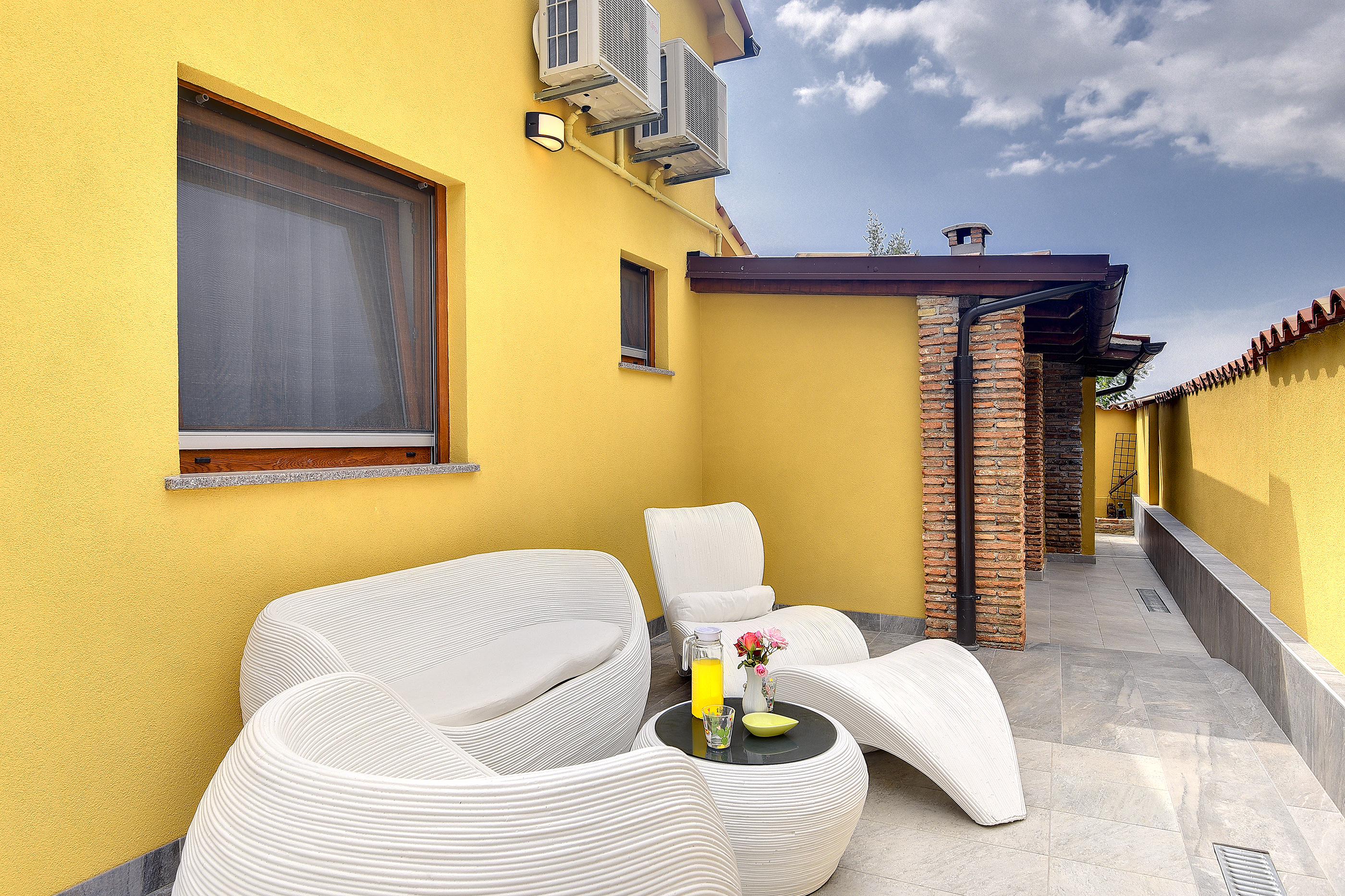 Holiday house with private pool and tavern