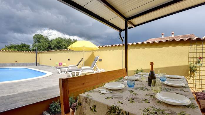 Holiday house with private pool and tavern, 5