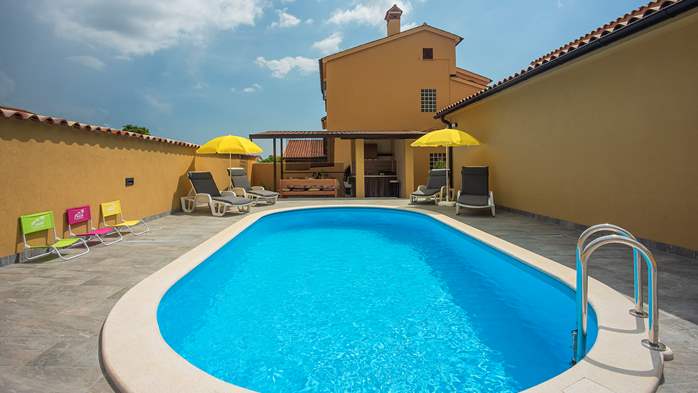 Holiday house with private pool and tavern, 3