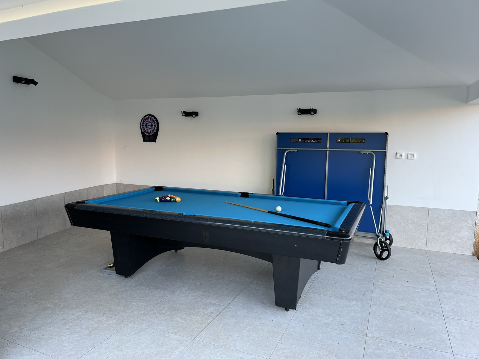 Geräumige Villa mit drei Schlafzimmern und beheizter Pool