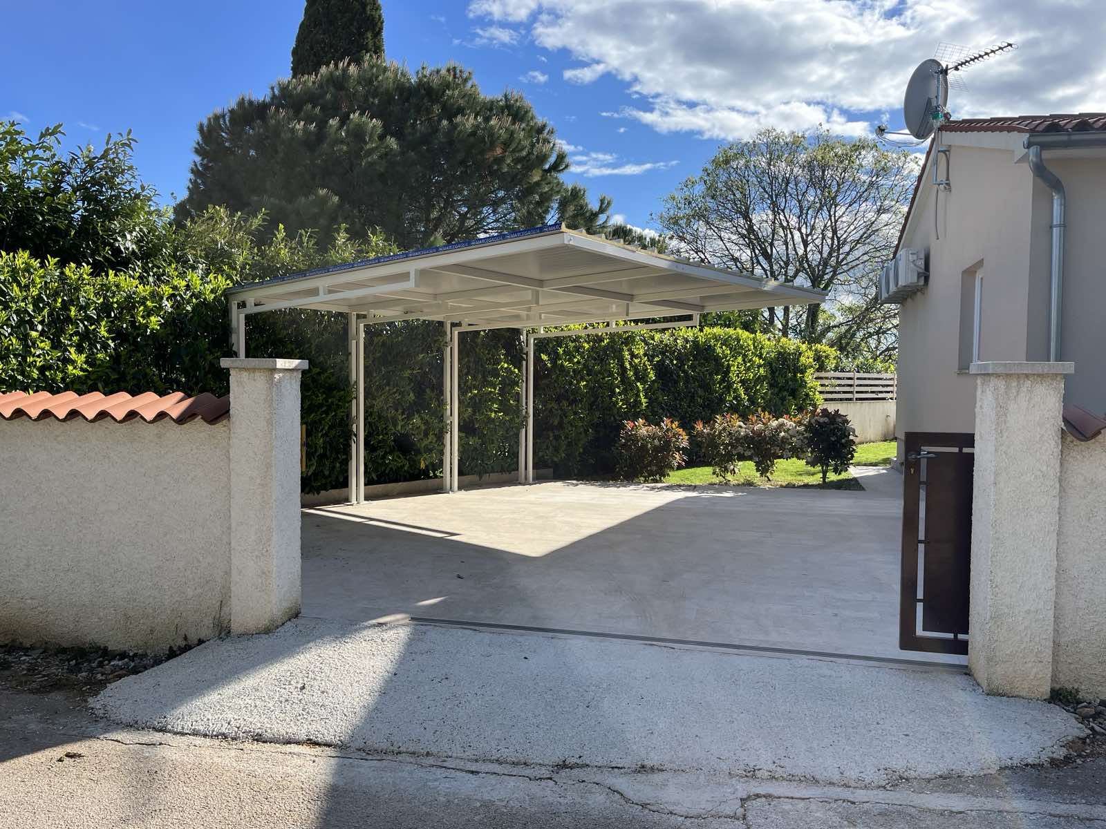 Geräumige Villa mit drei Schlafzimmern und beheizter Pool