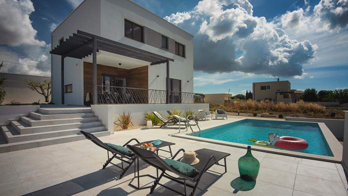 Villa moderna a Pomer con piscina privata, per sette persone, 9