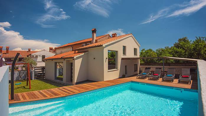 Wunderschön eingerichtete Villa mit privatem Pool und Terrasse, 1