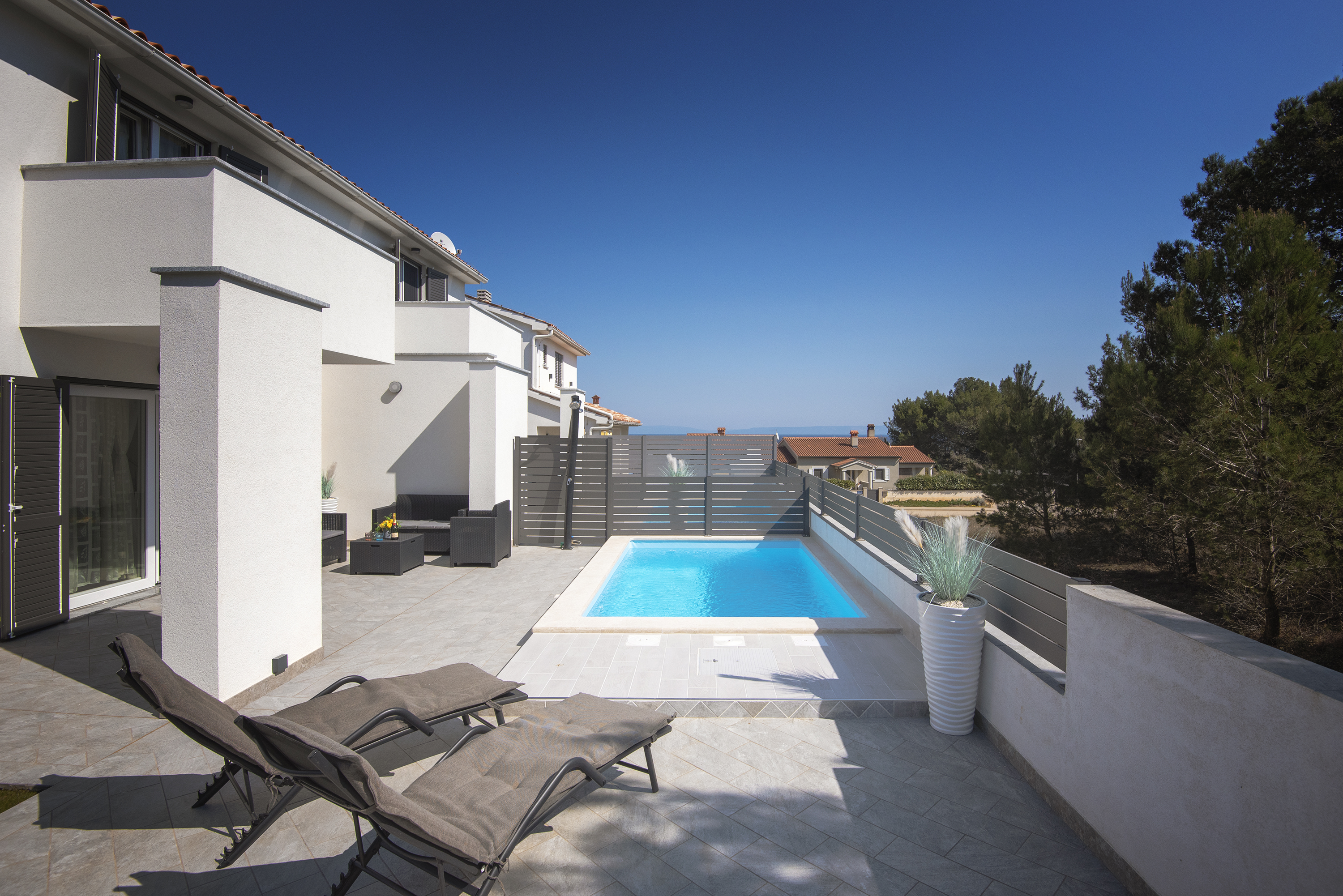 Modern villa in Liznjan, with two bedrooms and a private pool