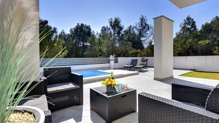 Modern villa in Liznjan, with two bedrooms and a private pool, 8
