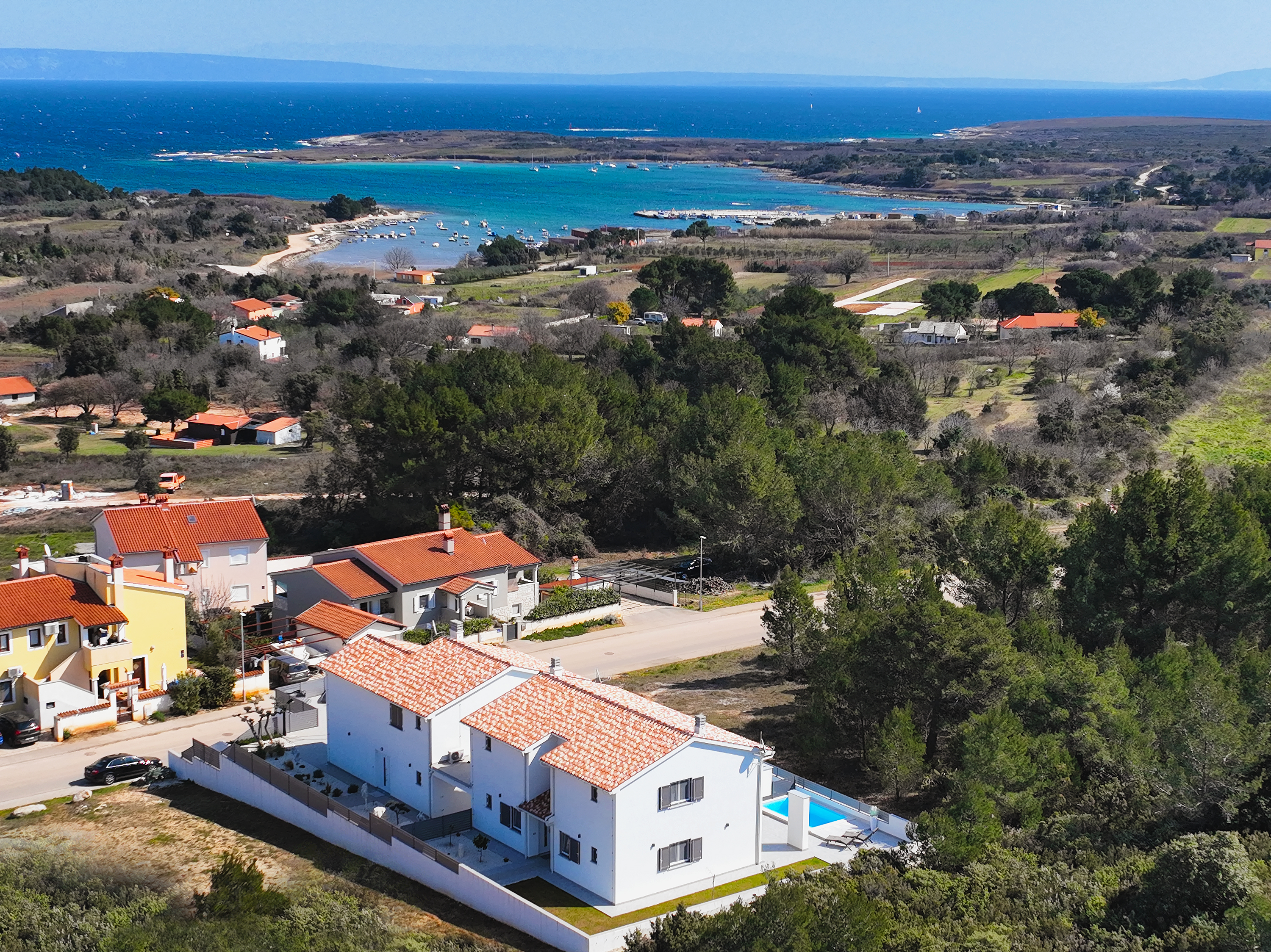 Modern villa in Liznjan, with two bedrooms and a private pool