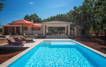 Villa con piscina privata per 4 persone e proprietà spaziosa