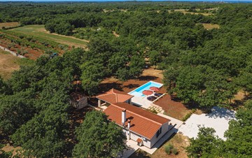 Villa mit privatem Pool für 4 Personen und großzügigem Grundstück