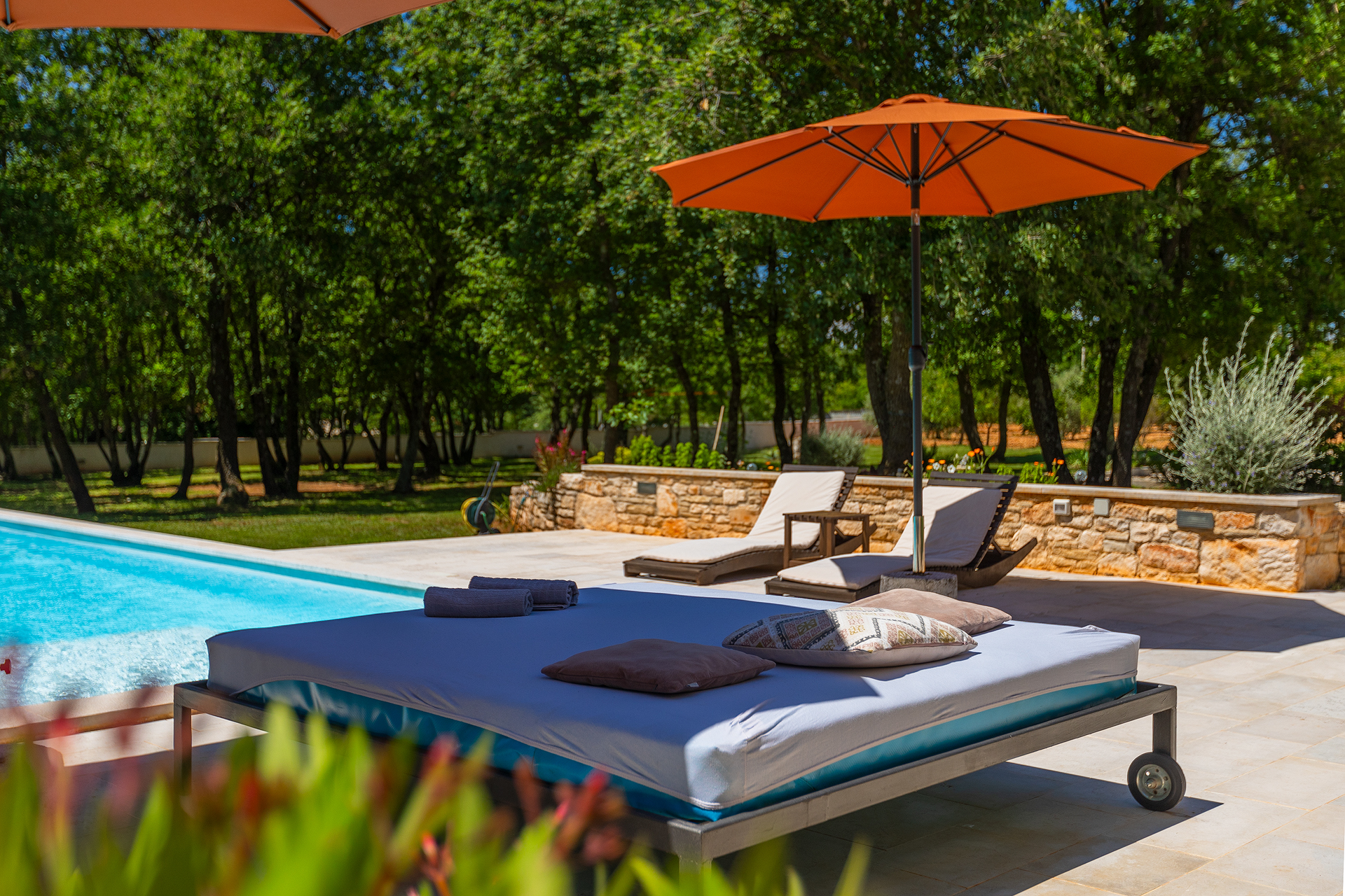 Villa with private pool for 4 persons, on a spacious property