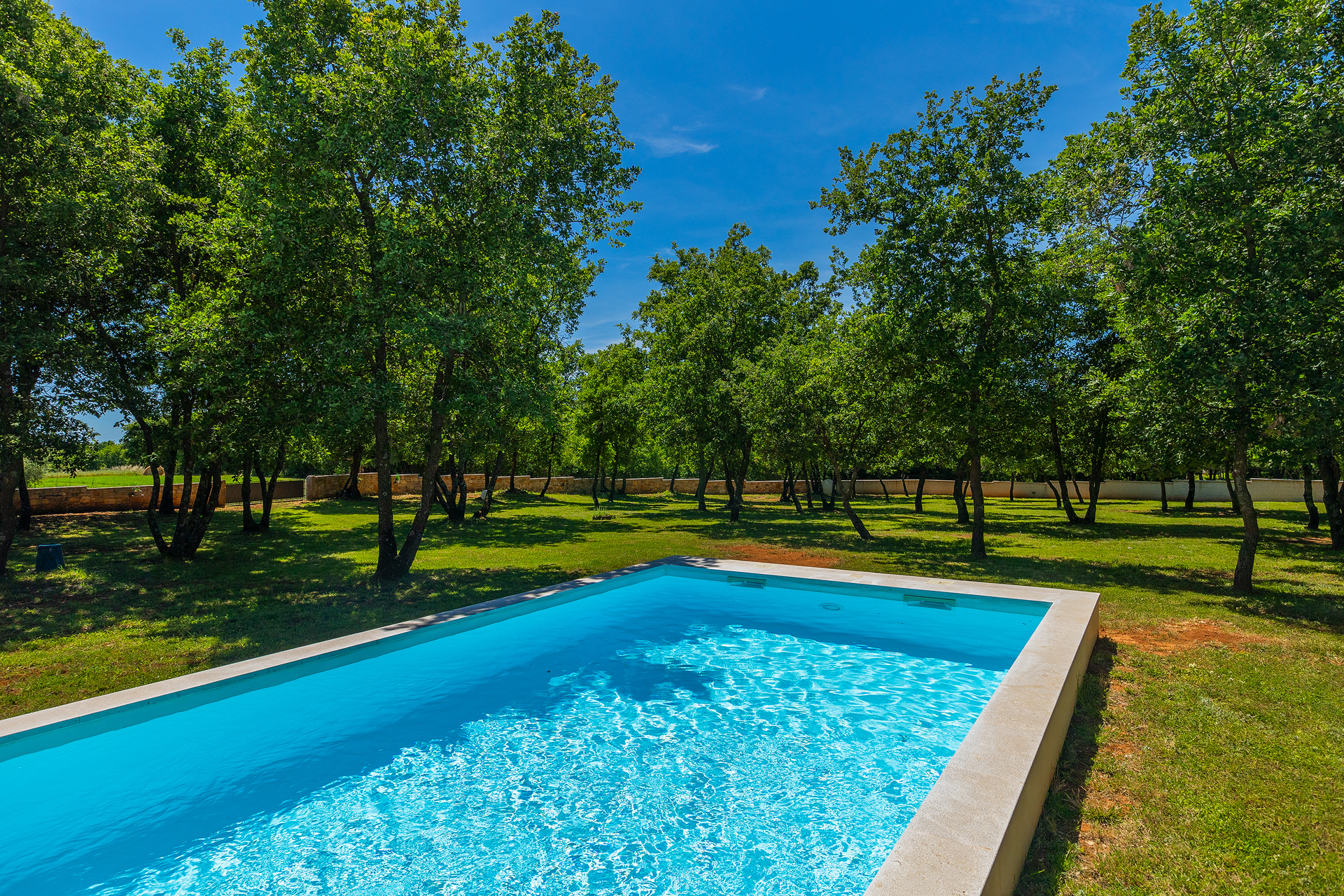 Villa with private pool for 4 persons, on a spacious property