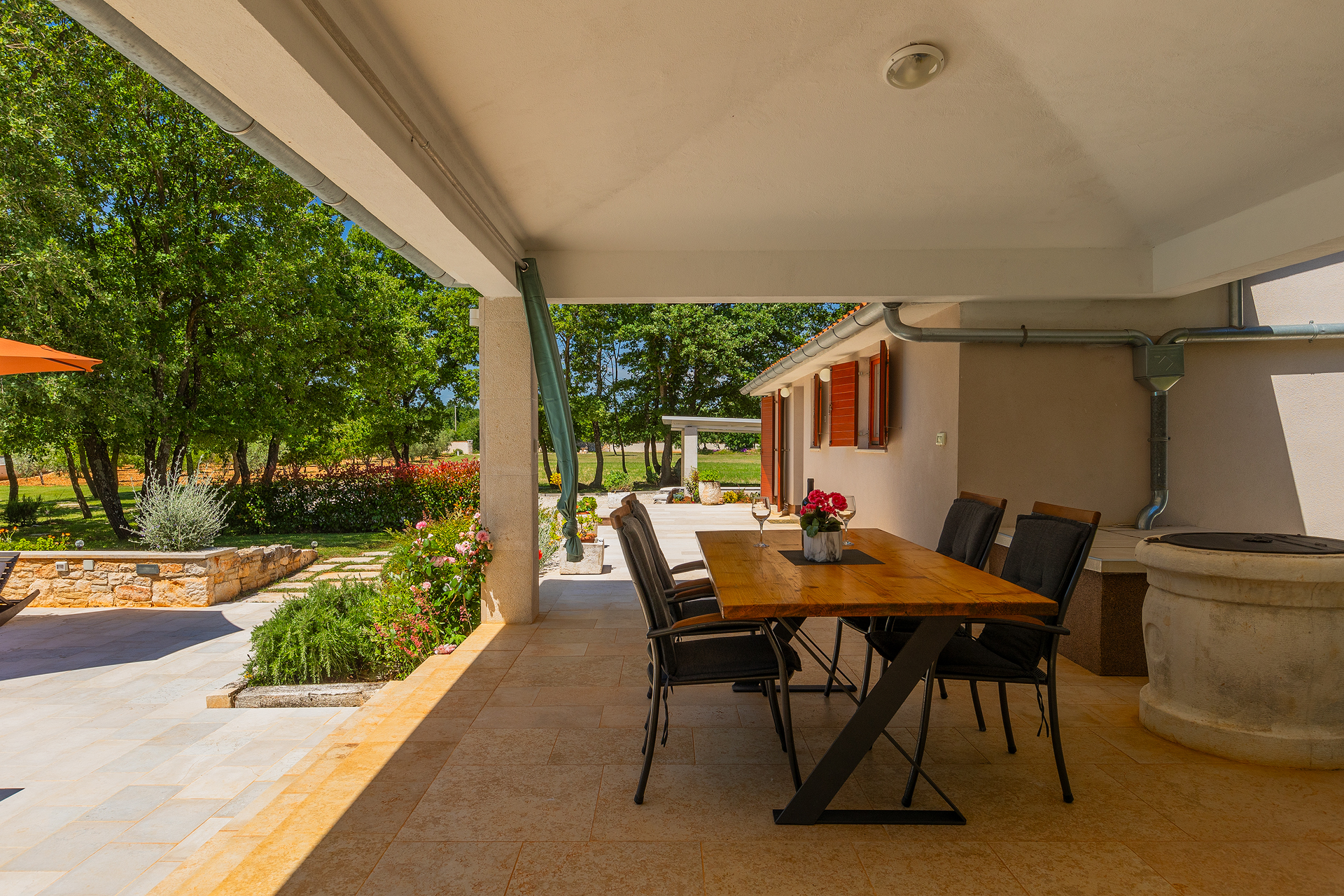 Villa with private pool for 4 persons, on a spacious property