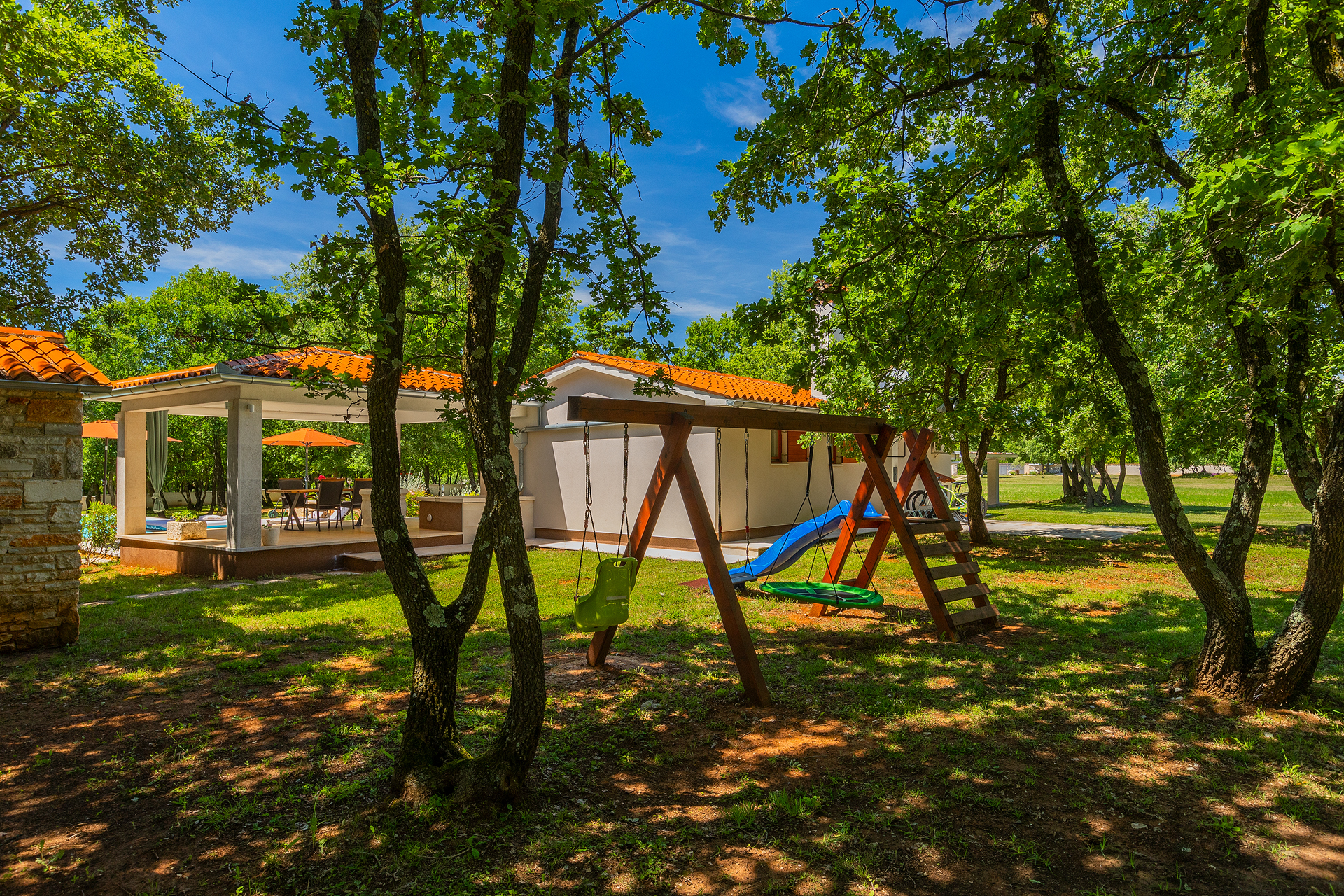 Villa with private pool for 4 persons, on a spacious property