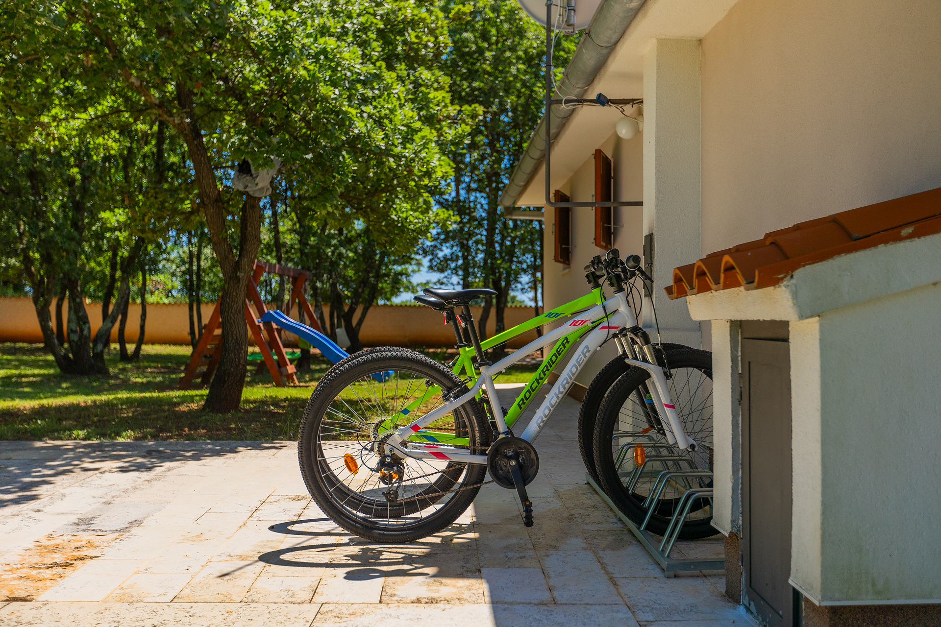 Villa with private pool for 4 persons, on a spacious property