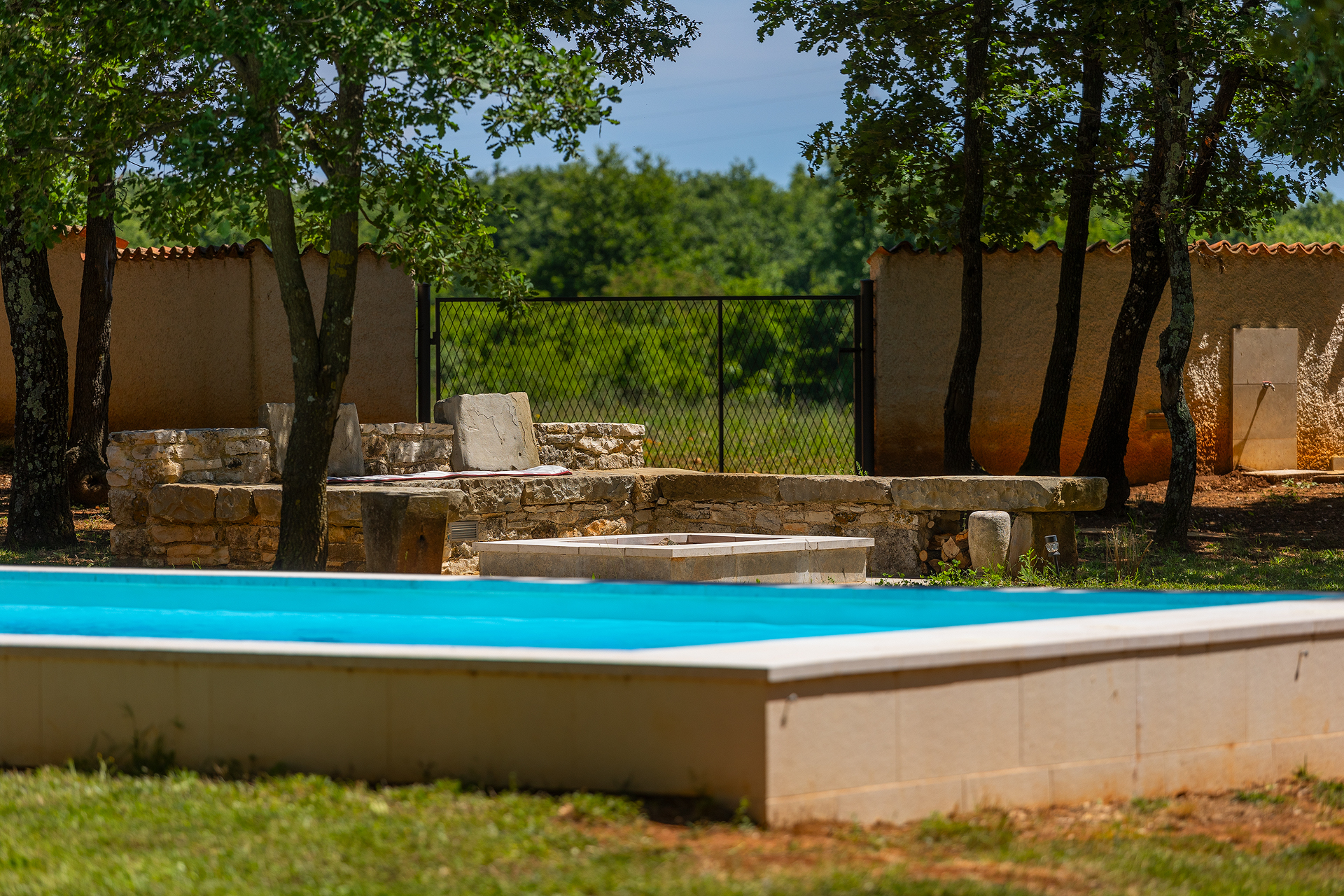 Villa with private pool for 4 persons, on a spacious property