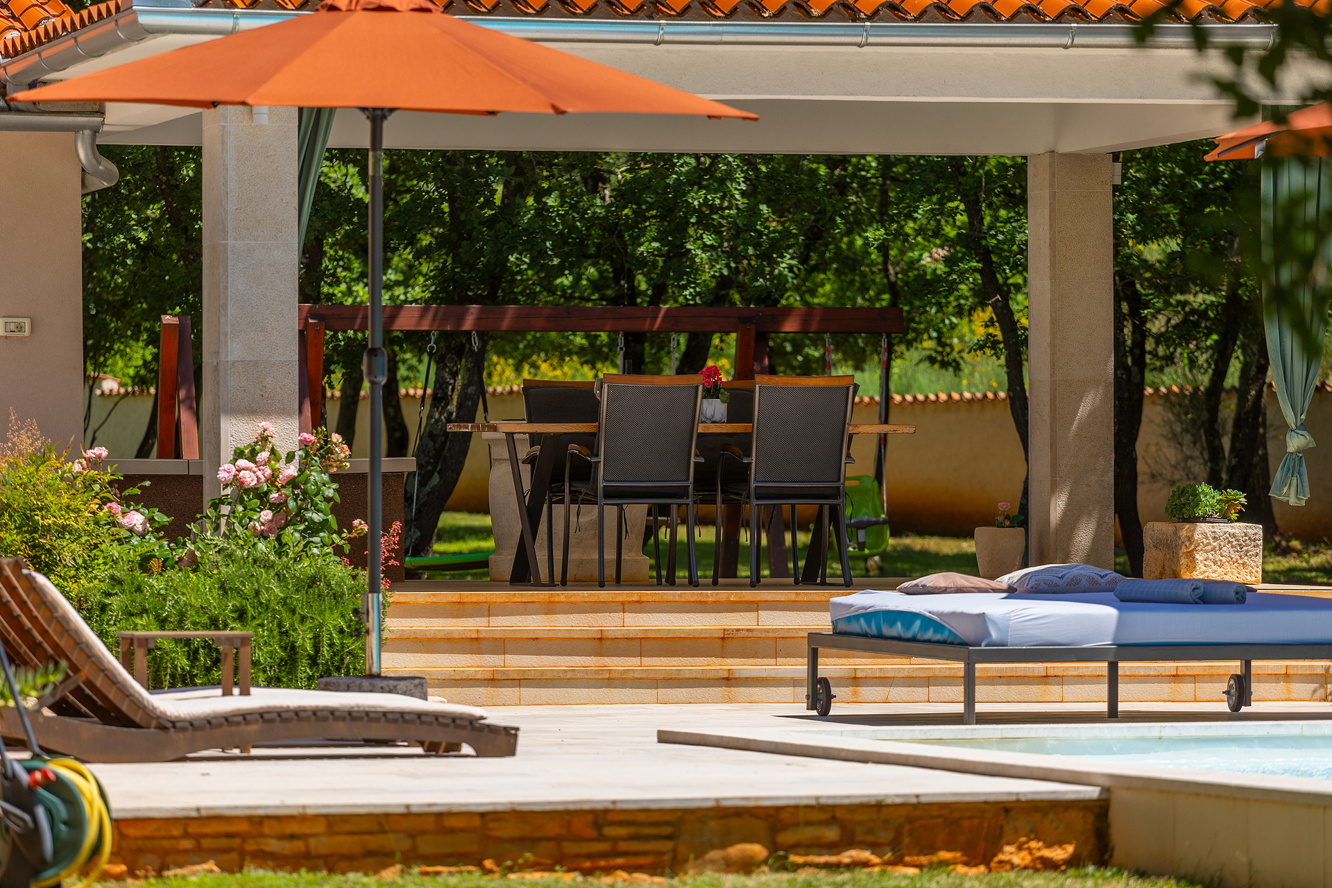 Villa with private pool for 4 persons, on a spacious property