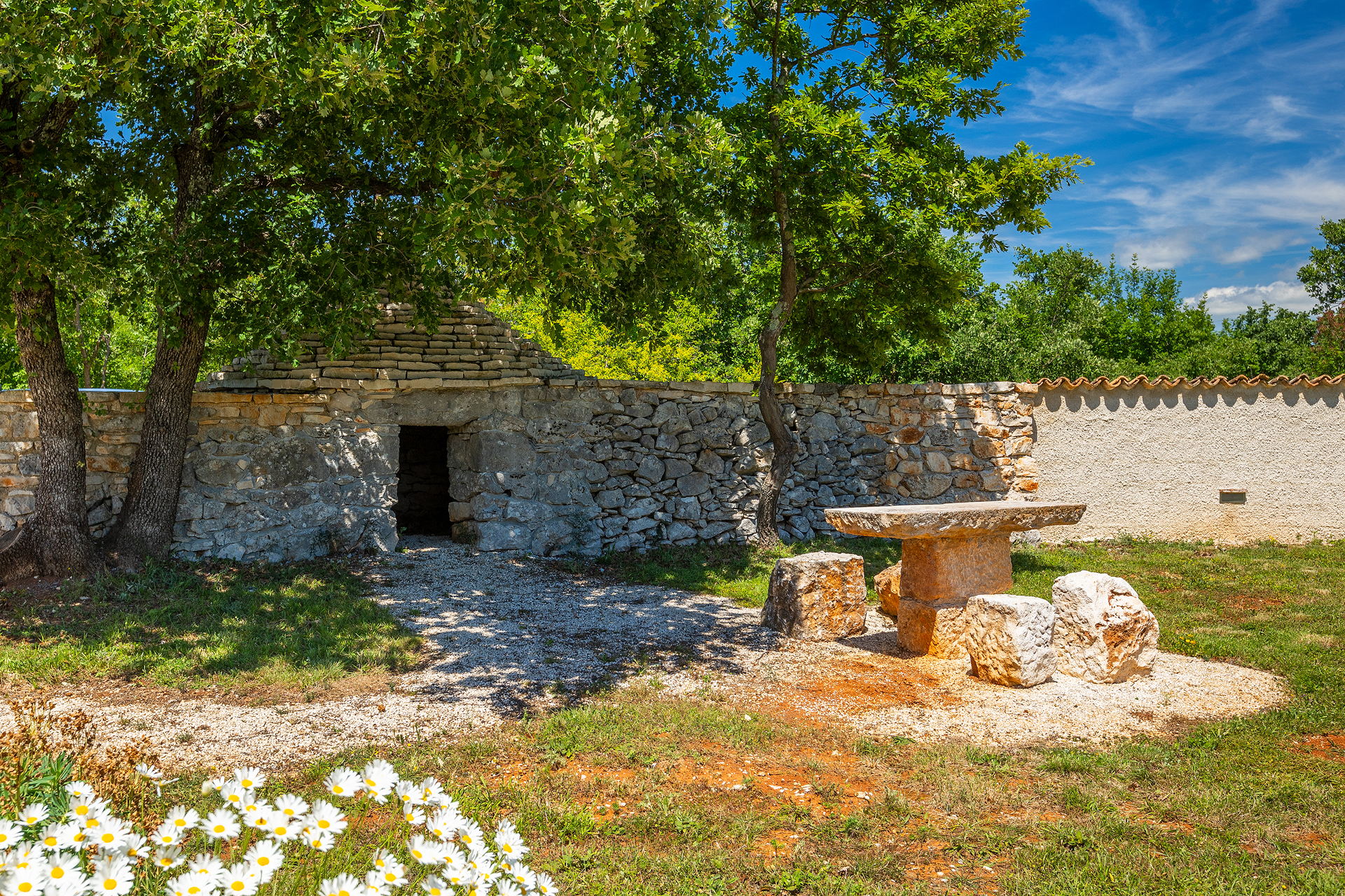 Villa with private pool for 4 persons, on a spacious property