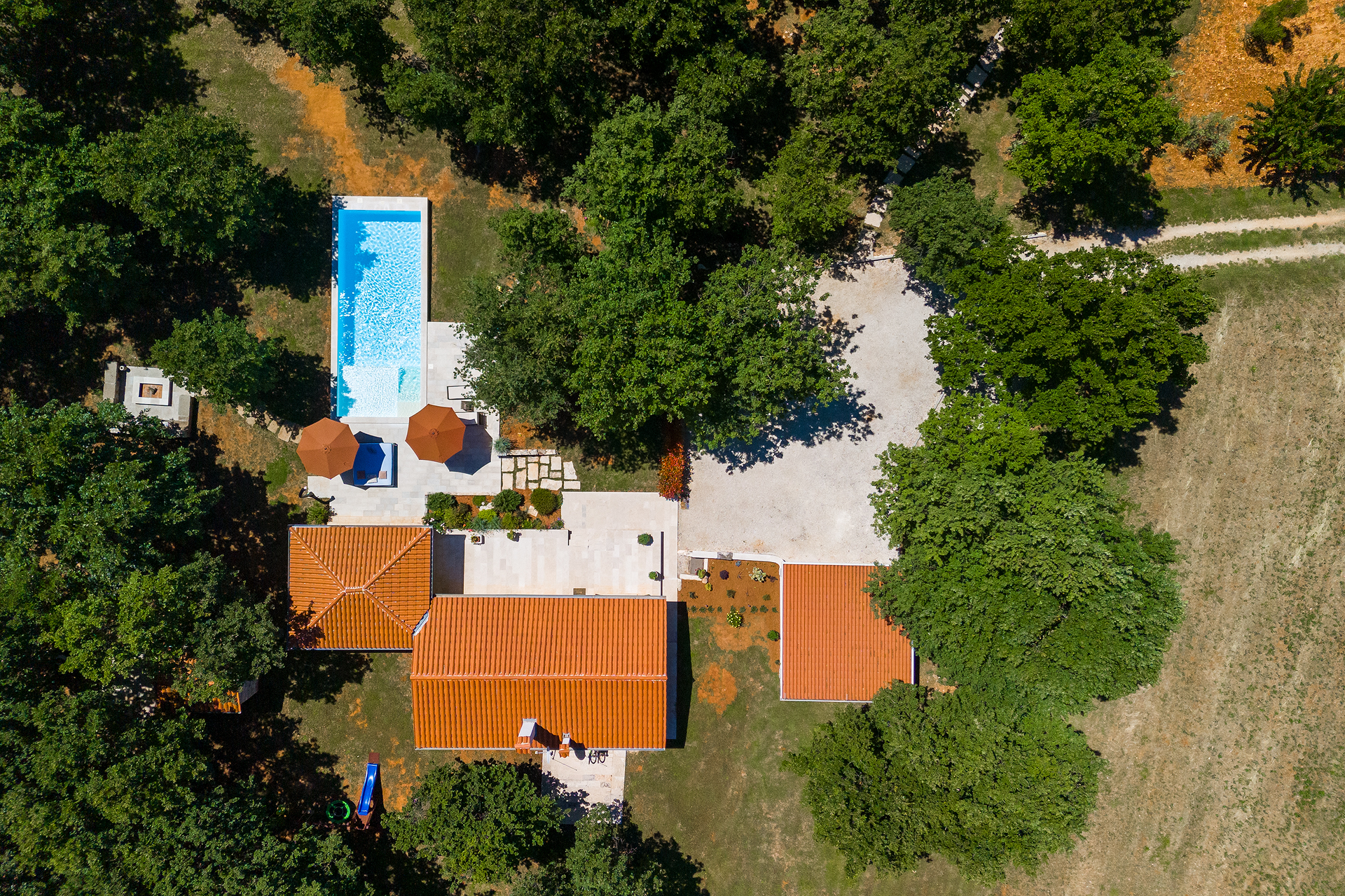 Villa with private pool for 4 persons, on a spacious property