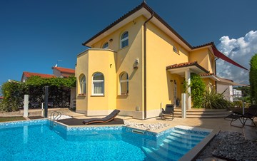 Beautifully decorated villa with private pool in Pula
