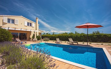 Beautiful villa with private pool and large garden