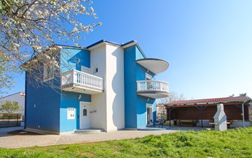 Modern eingerichtetes Casa Mate in Medulin mit 5 Schlafzimmern