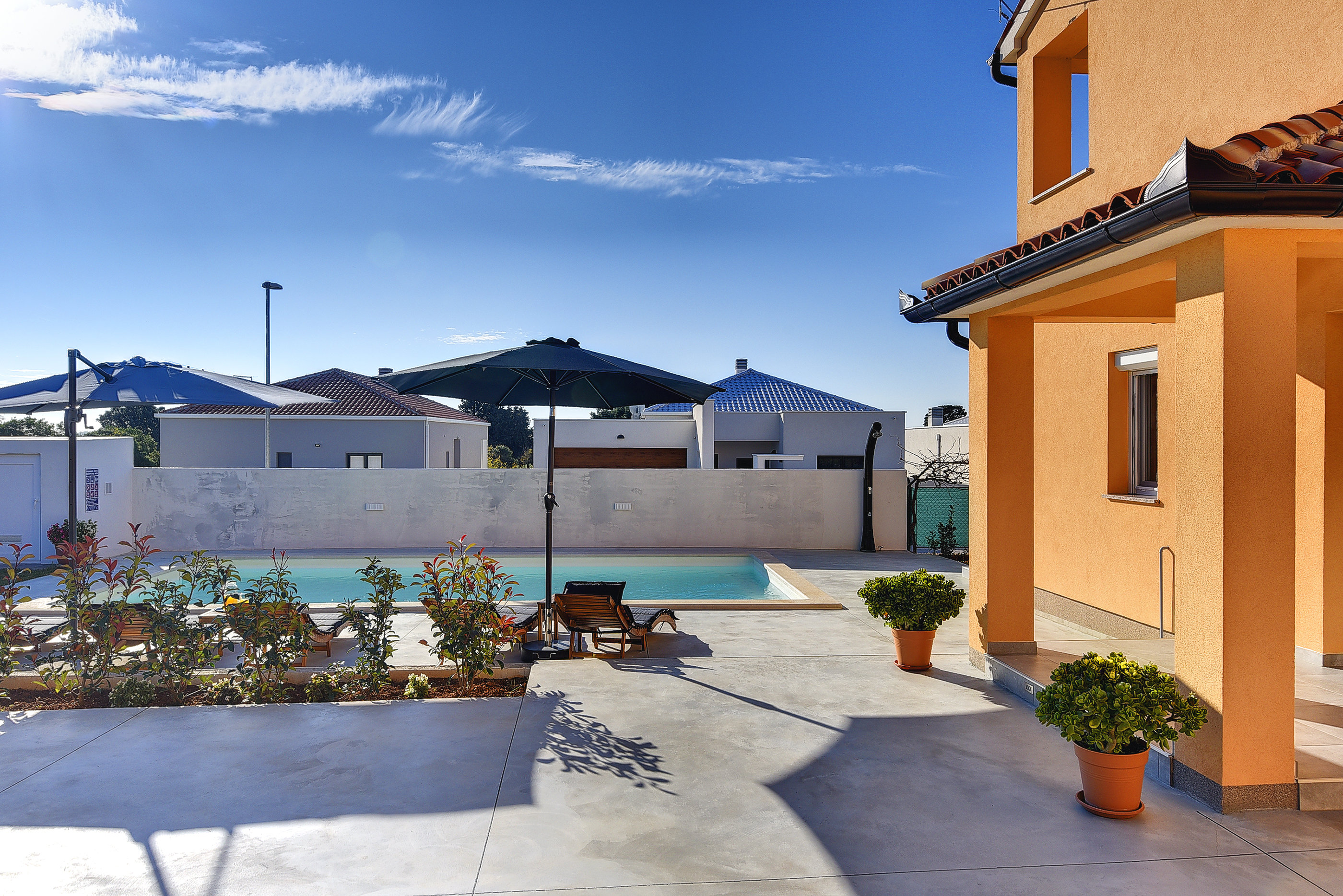 Beautiful villa for 10 people with children's playground, pool
