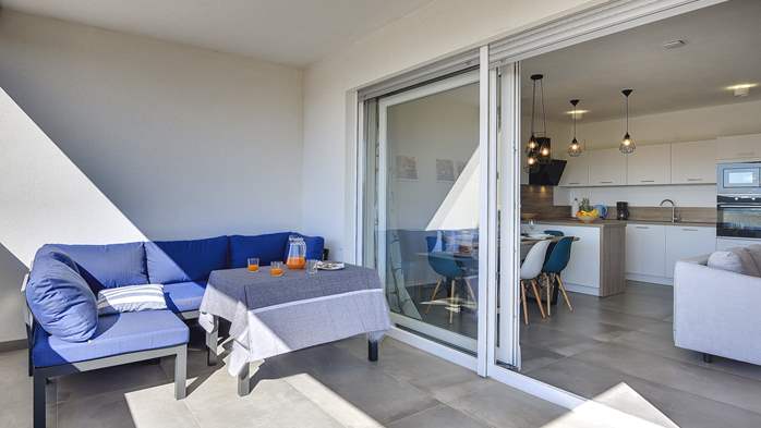 The modern building offers accommodation in Medulin with sea view, 13