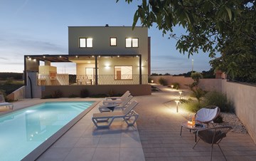 Beautiful Villa Helios in Pomer with private pool