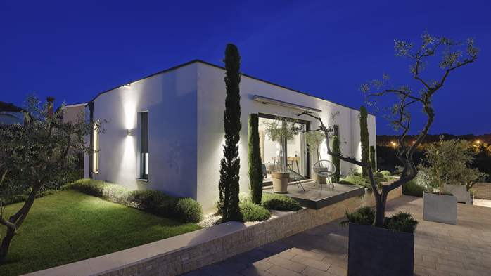 Modern villa in Pula with private pool, 4