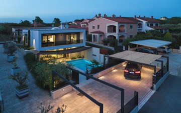 Moderne Villa in Pula mit privatem Pool