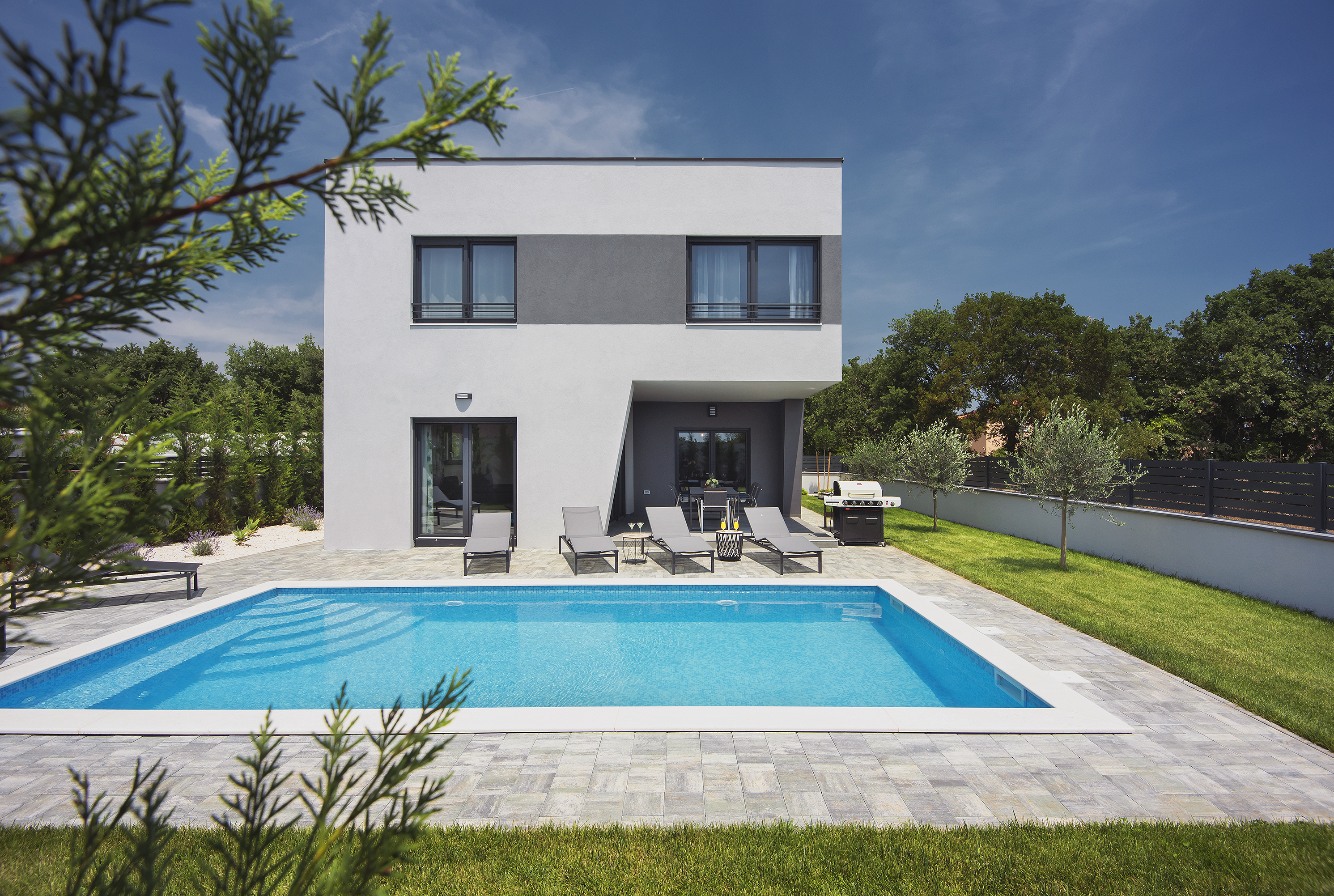 Moderne Villa mit beheiztem Pool unweit von Pula