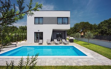 Moderne Villa mit beheiztem Pool unweit von Pula