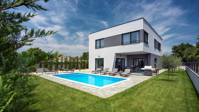 Moderne Villa mit beheiztem Pool unweit von Pula, 1