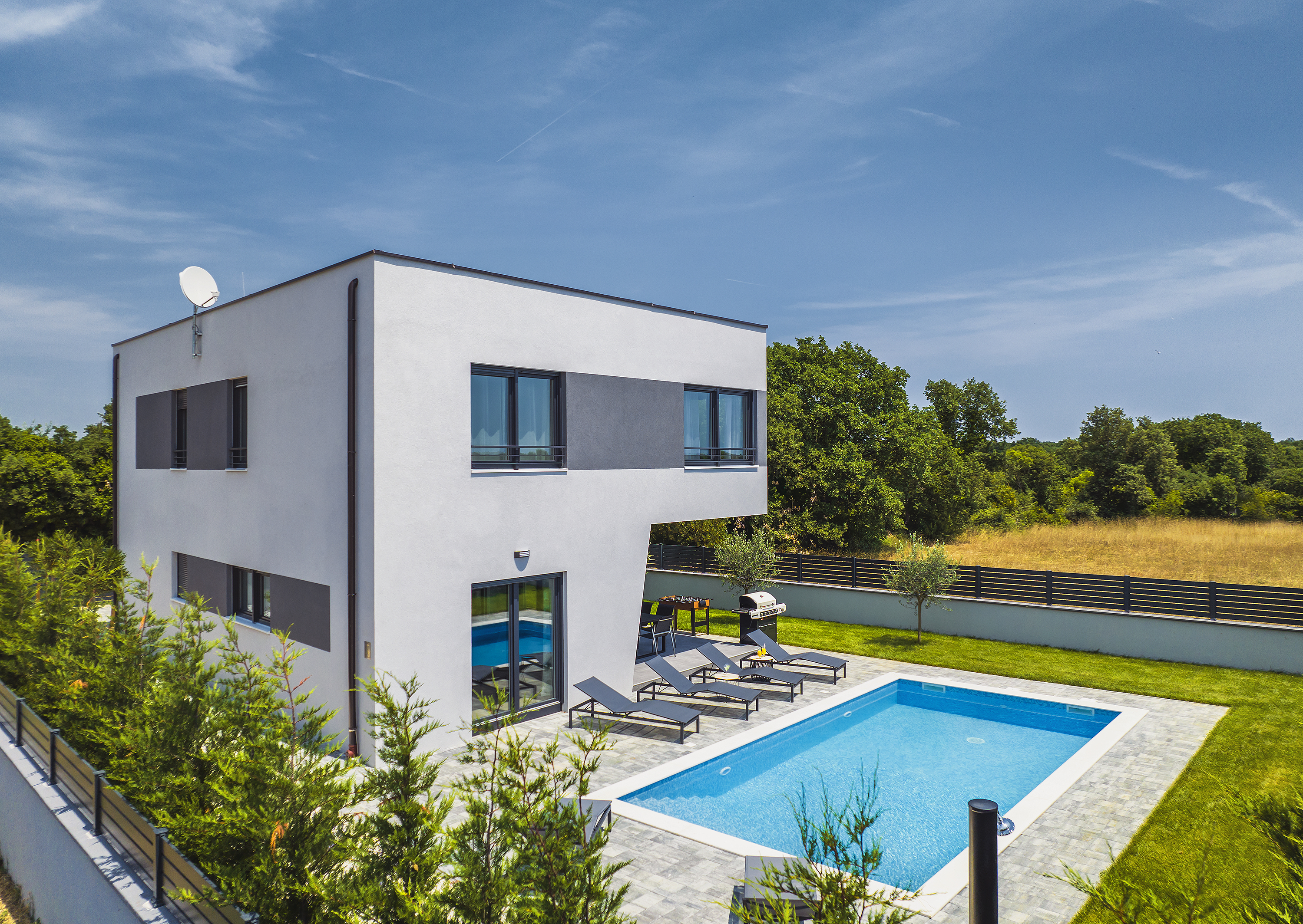 Moderne Villa mit beheiztem Pool unweit von Pula