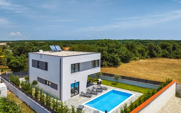 Villa moderna con piscina riscaldata non lontano da Pola