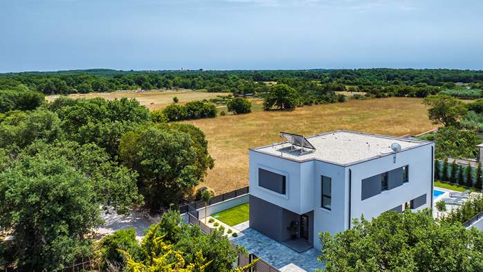 Modern villa with heated pool not far from Pula, 8
