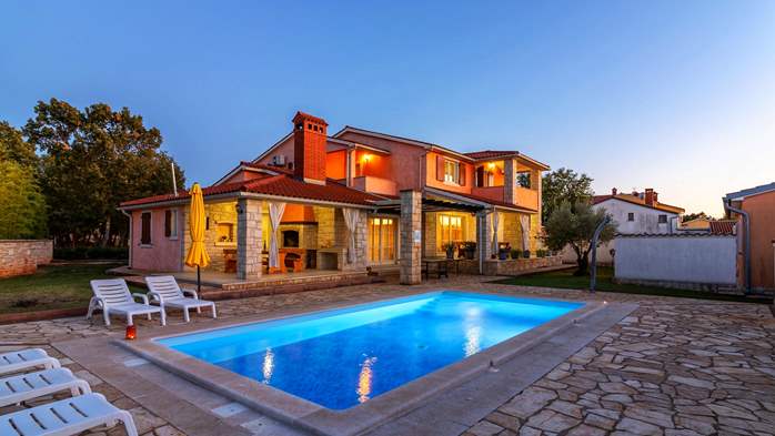 Villa with pool with 4 bedrooms in a quiet location, 4