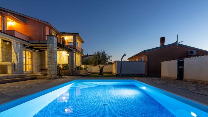 Villa with pool with 4 bedrooms in a quiet location, 2