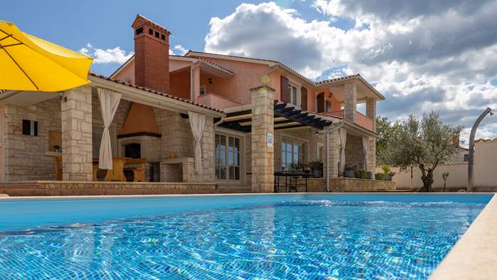 Villa with pool with 4 bedrooms in a quiet location, 8