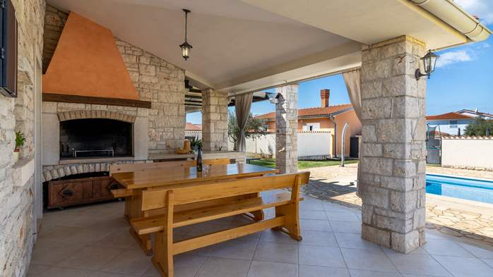 Villa with pool with 4 bedrooms in a quiet location, 10