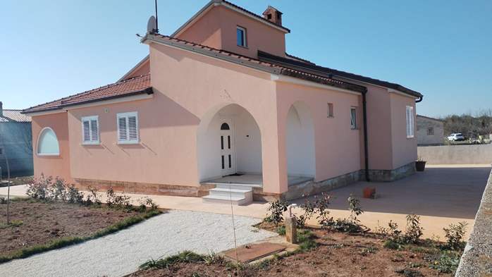 Charming house near Pula for 4 persons, 2