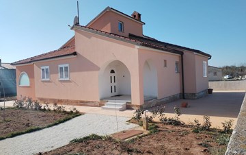 Charming house near Pula for 4 persons