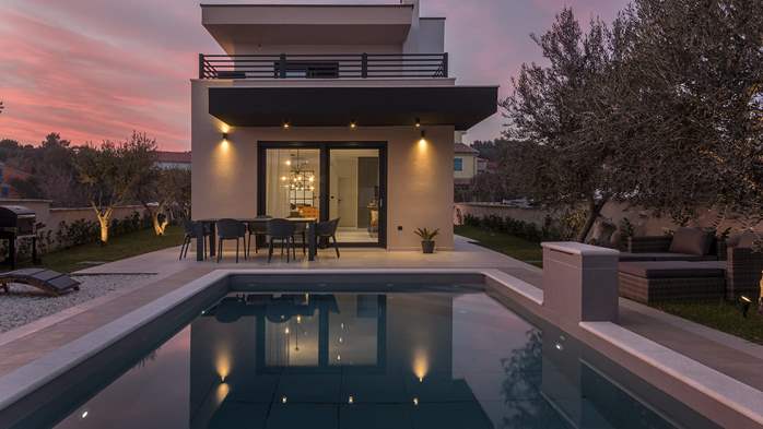 New luxury villa with pool for 8 people in Premantura, 3