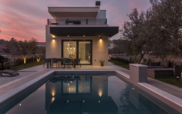New luxury villa with pool for 8 people in Premantura